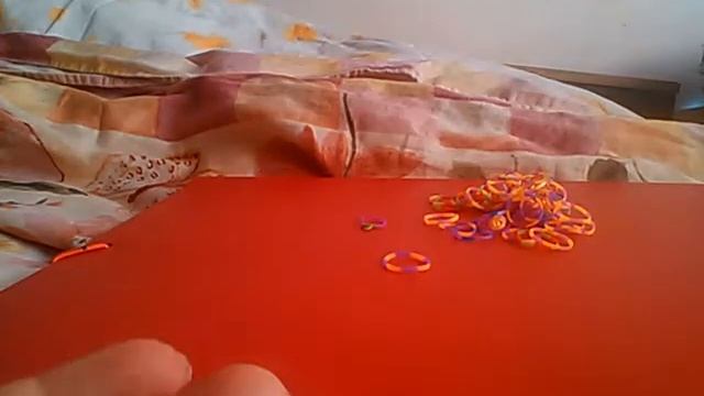 Плетение фенечки из резинок.Урок 1 смотреть онлайн