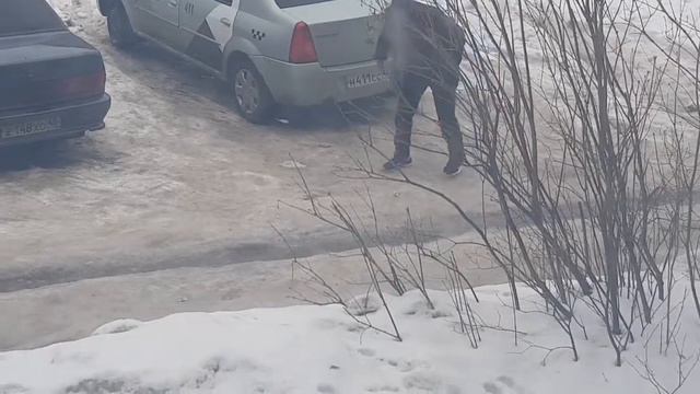 Напился до чертиков и сел на жопу. Пьяный в хлам, синяк.