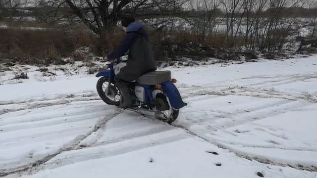 23 февряля катаюсь на иж юпитер 3 по снегу. Валит ЮПЕНДЕЛЬ. смотреть онлайн