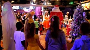 Детский хоровод вокруг ёлки. 2010