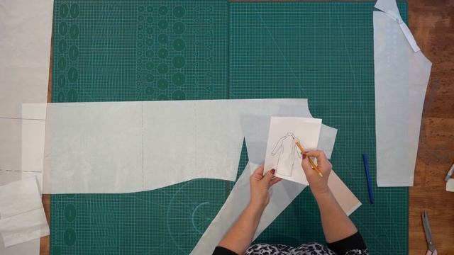 Яркое, модное платье с оригинальной горловиной Моделирование и раскрой платья из трикотажа смотреть онлайн