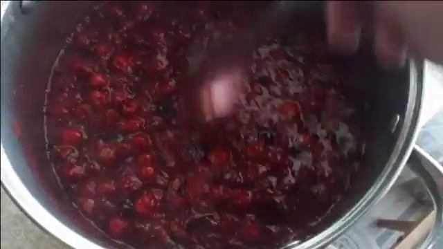 КАК ПРИГОТОВИТЬ ЖЕЛЕ? ЯГОДНОЕ ЖЕЛЕ ИЗ КРЫЖОВНИКА, ЧЕРНОЙ СМОРОДИНЫ И МАЛИНЫ. ЗАГОТОВКИ НА ЗИМУ. смотреть онлайн