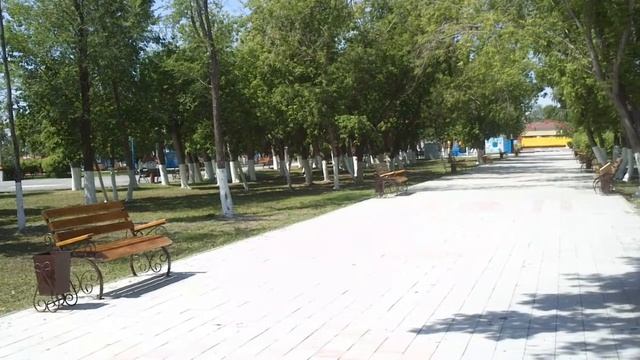 Рудный, парк культуры и отдыха, аттракционы, река Тобол. В конце мая 2020 смотреть онлайн