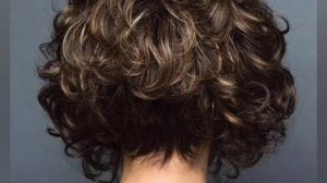 Боб (каре) на кудрявые волосы. Bob (quadrato) per capelli ricci. Bob (square) for curly hair.