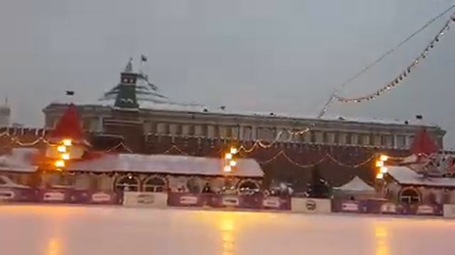 Москва: Китайский Новый год в ГУМе, детский хоккей на Красной площади смотреть онлайн