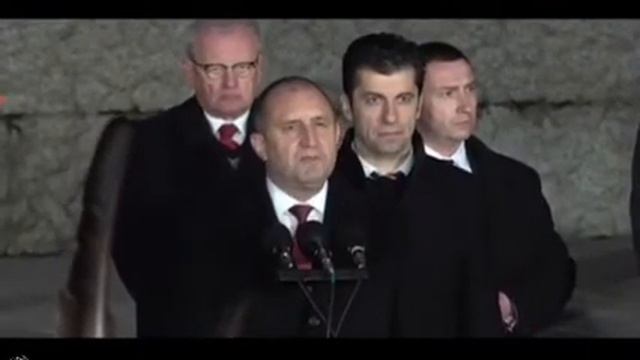 граждани на 3 март 2022г освиркаха румен Радев и Кирил Петков викове оставка смотреть онлайн