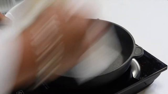 AMT Pans (Non-Stick Surface Demonstration) смотреть онлайн