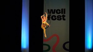 Воздушная гимнастика на кольце.