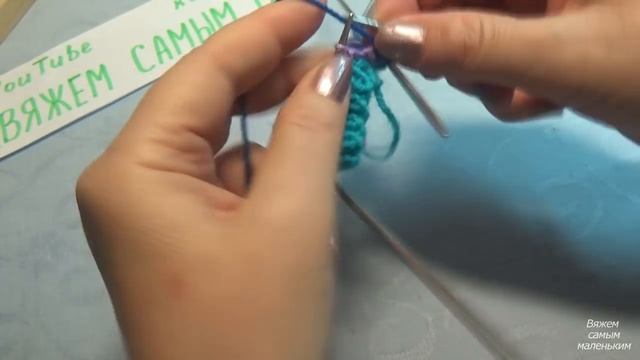 ТРЕХЦВЕТНАЯ ШАПОЧКА НА РЕБЕНКА С ПОМПОНОМ СПИЦАМИ #153 смотреть онлайн