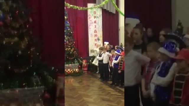 Новый год в 583. Финальный танец в на последней елке началки смотреть онлайн