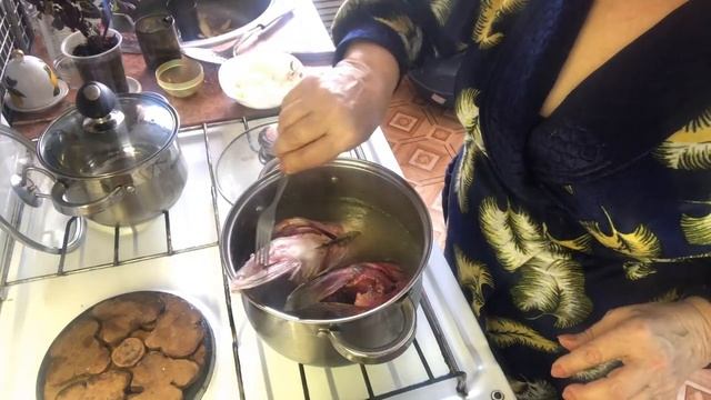 Уха из голов судака и сазана. ухаизсудака#рецептухиизсудака смотреть онлайн