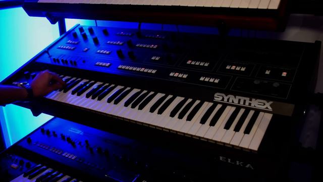 Jean Michel Jarre Laser Harp sound by Elka Synthex смотреть онлайн