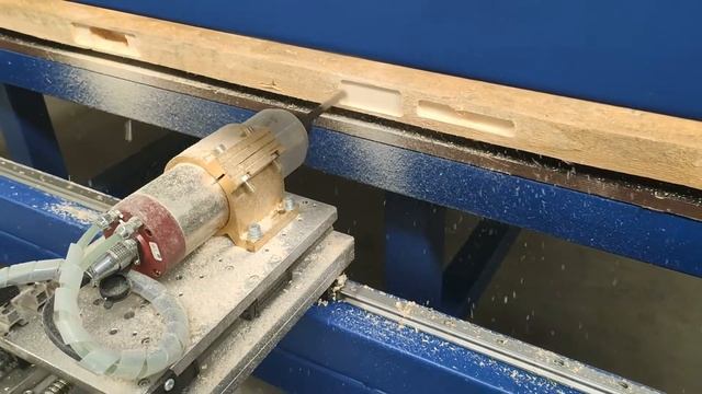 Универсальный шипорезный станок с ЧПУ для врезки дверных замков и петель. смотреть онлайн