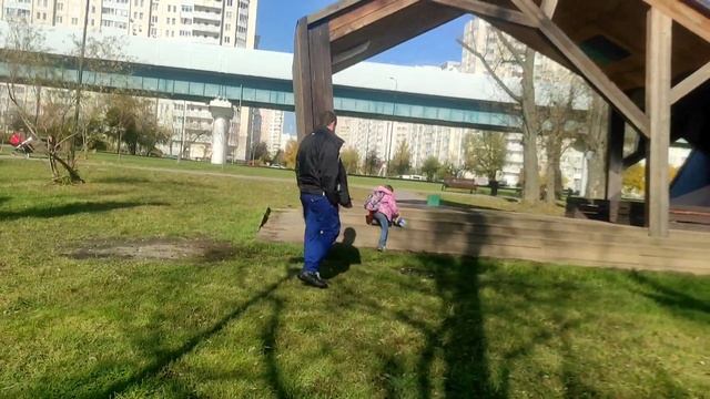 Прогулка по парку. Осенняя красота!Берегите природу! смотреть онлайн