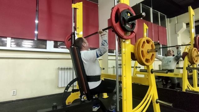 Д 2: Жим сидя в Смите средним хватом, 60 кг, 3 подход. смотреть онлайн