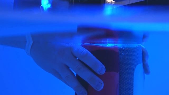 КТО ПЕРВЫЙ УТОНЕТ? JBL Charge 4 GG vs JBL Charge 4 TL. ВСЯ ПРАВДА о Водонепроницаемости JBL! смотреть онлайн