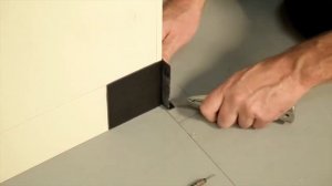 Установка гибкого плинтуса (мягкий плинтус) ПВХ.