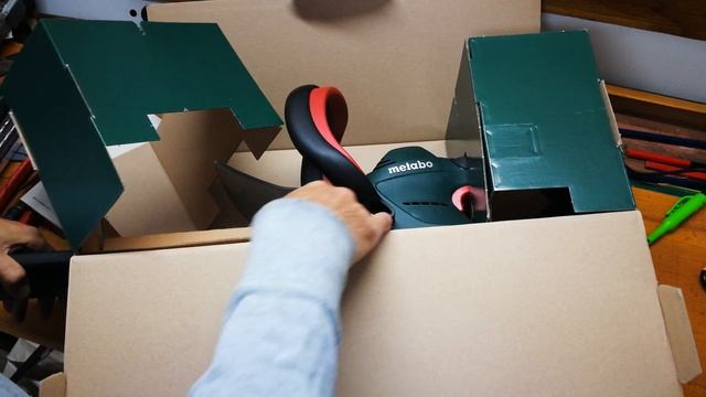 Unpacking / unboxing cordless hedge trimmer Metabo AHS 18-55 V 600463850 смотреть онлайн