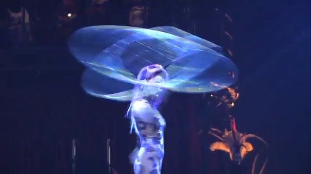 Irina Akimova hula hoop Kooza Circus Du Soleil смотреть онлайн