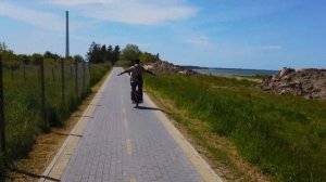 По велодорожке вдоль Балтийского моря.