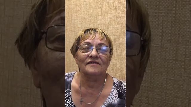 КОРОЛЕВА 👸👑 БАБУШКА ПОКАЗЫВАЕТ СРЕДНИЙ ПАЛЕЦ