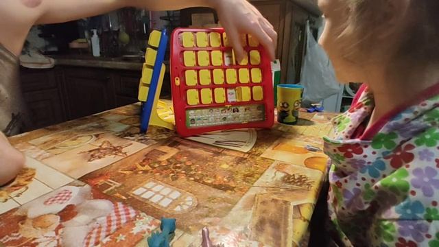 Стеша и папа играют в игру кто в окне 1 часть! Люсси кстати отыграла важную роль. смотреть онлайн