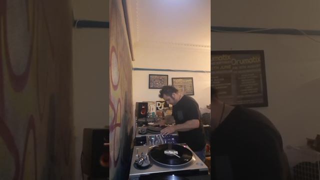 CUTS ANGER BLISS aka DJ Robert Anthony [Melbourne - Australia] смотреть онлайн
