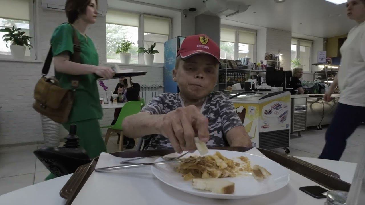 Сижу в Кафе ем и рассказываю как устроился в больнице смотреть онлайн