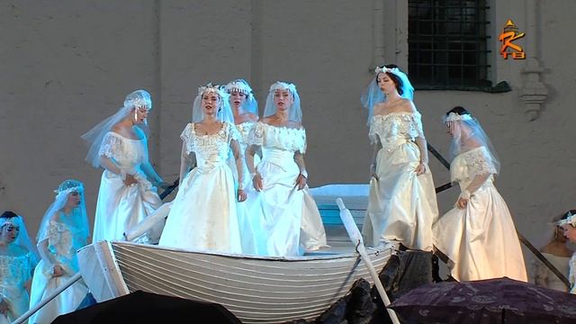 «Русская опера у стен монастыря» смотреть онлайн