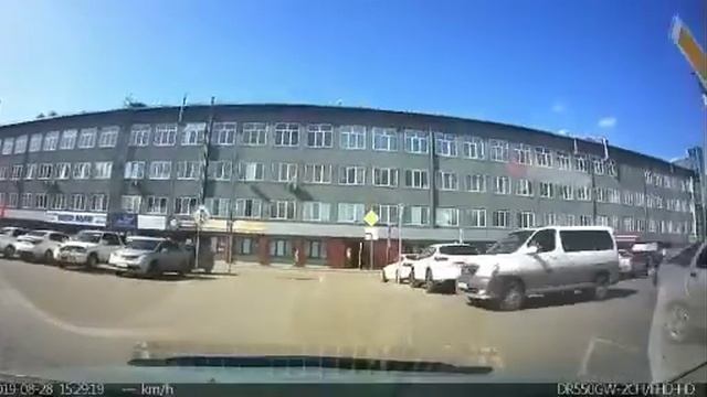 Парковка у ТЦ Галактика смотреть онлайн