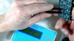 Low cost ESR Meter 2501A kann ESR Ersatz-Serienwiderstand von Kondensatoren messen