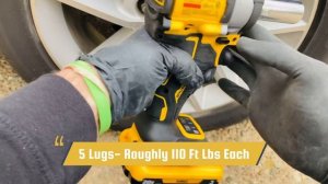 Dewalt DCF923 Atomic 3/8 Compact Impact Wrench Taking Off Lugnuts #dewalt #impactwrench