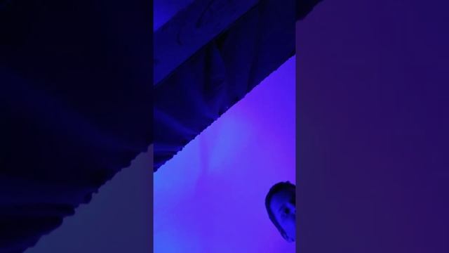 Red CFL light bulb testing смотреть онлайн