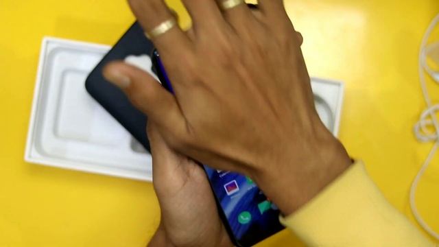 Oppo Reno 2F Unboxing & Overview In Hindi - A Good Looking Phone with Pop -Up смотреть онлайн