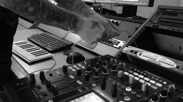 T.Boy - XKey25 by CME смотреть онлайн
