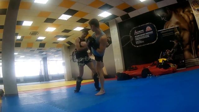 Тайский бокс. 1серия Роман Мазуров и Рамон Кеусамрит смотреть онлайн