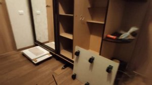 Как передвинуть тяжелый шкаф на ножках.