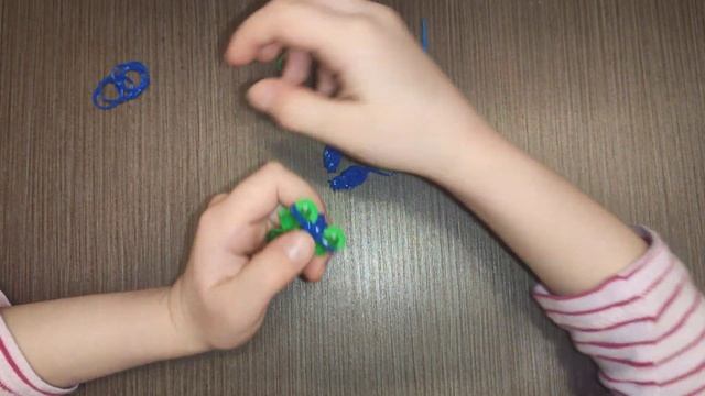 БАКЛАЖАН из резинок. Фрукты и овощи из резинок. Simple Eggplant Rainbow Loom Tutorial смотреть онлайн