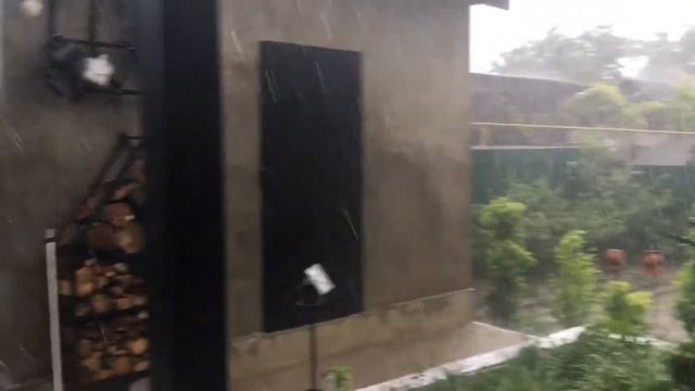 Весна прощается проливным дождём. смотреть онлайн