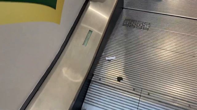 KONE Escalators at Boots in Oracle Shopping Centre in Reading (With Morgan) смотреть онлайн