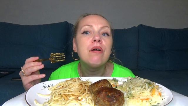 МУКБАНГ СПАГЕТТИ С ДОМАШНИМИ КОТЛЕТАМИ, КАПУСТА КВАШЕННАЯ С АРОМАТНЫМ МАСЛОМ/Русский мукбанг/не АСМ смотреть онлайн