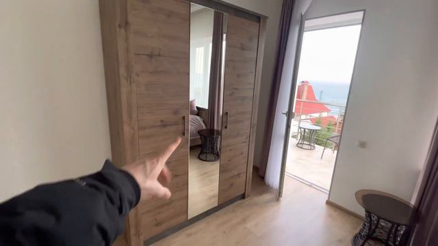 Отбор трехкомнатного апартамента на ул. Лазурная в мини отеле. Отрадное. смотреть онлайн