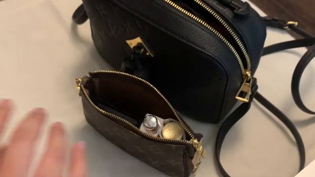 Whats in my Bag | Louis Vuitton Saintonge | COVID Edition 2020 (TURN ON CC) смотреть онлайн