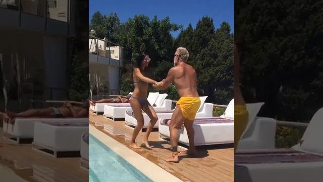 50 летний итальянский миллионер Джанлука Вакки танцует медлячок) смотреть онлайн