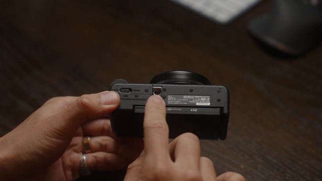 NOT UPGRADING TO SONY ZV-1 II | Why Sony ZV-1 Is Better Than the ZV-1 Mark II смотреть онлайн