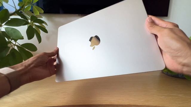 Unboxing STARLIGHT MacBook Air M2 - GOLD Enough?! ✨ • 24GB Ram/1TB SSD/8 Core CPU/10 Core GPU •