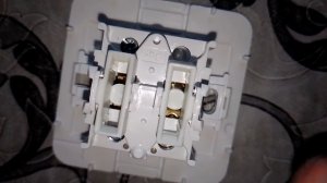 Выключатель двухклавишный наружный SCHNEIDER ELECTRIC Blanca белый (BLNVA065011) обзор и вскрытие