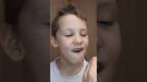 ЛУЧШИЙ СПОСОБ КАК БЫСТРО И БЕЗБОЛЕЗНЕННО УДАЛИТЬ ШАТАЮЩИЙ ЗУБ У РЕБЕНКА. ШАТАЕТСЯ ЗУБ. УДАЛЕНИЕ ЗУБ