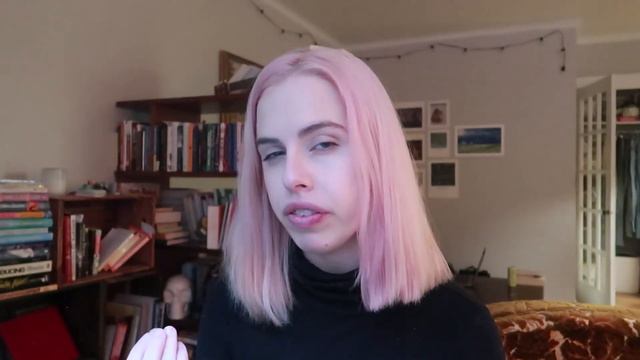 I read Hunter Schafer's favorite book and OH MY GOD смотреть онлайн