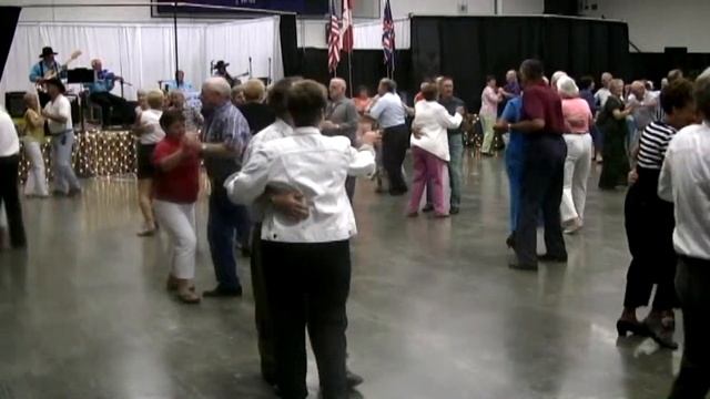 Five String Fiddle Polka ends time on stage. Dusty Roads Band Were in Olds AB August 18, 2007 смотреть онлайн